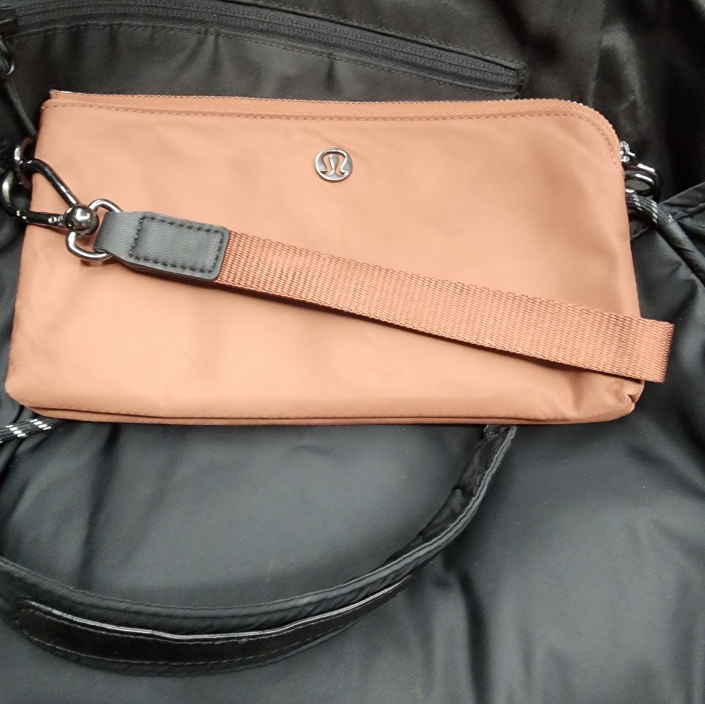 LULULEMON WRISLET